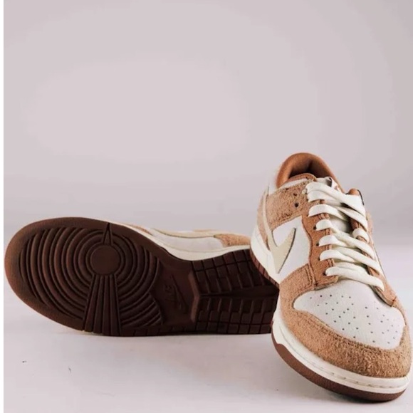 Dunk Low Premium Medium Curry. Size Men 8.5. Woman 10. - Picture 4 of 6